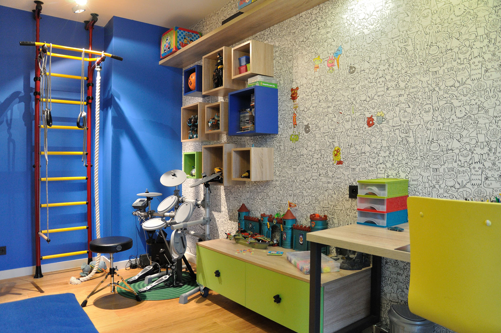 A Quirky and Colorful Apartment with Art Deco Style in Elblag, Poland by MSWW Ministerstwo Spraw We Wnetrzach (25)