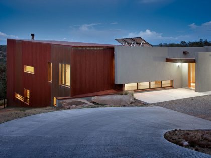 A Remarkable Modern House Built on a Steep Hill in Cedar Crest by Edward Fitzgerald Architects (11)