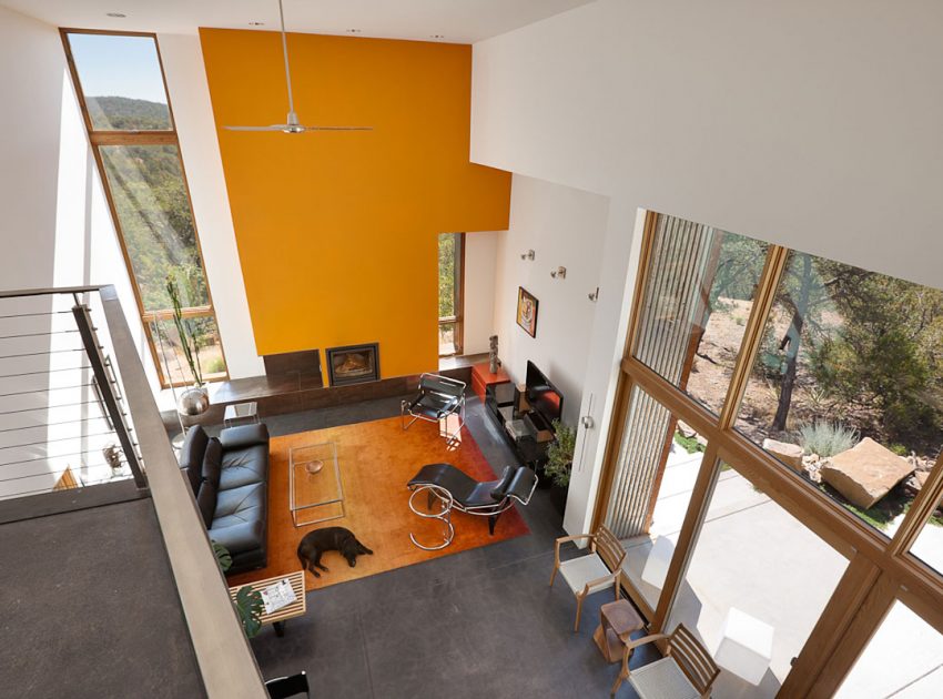 A Remarkable Modern House Built on a Steep Hill in Cedar Crest by Edward Fitzgerald Architects (6)