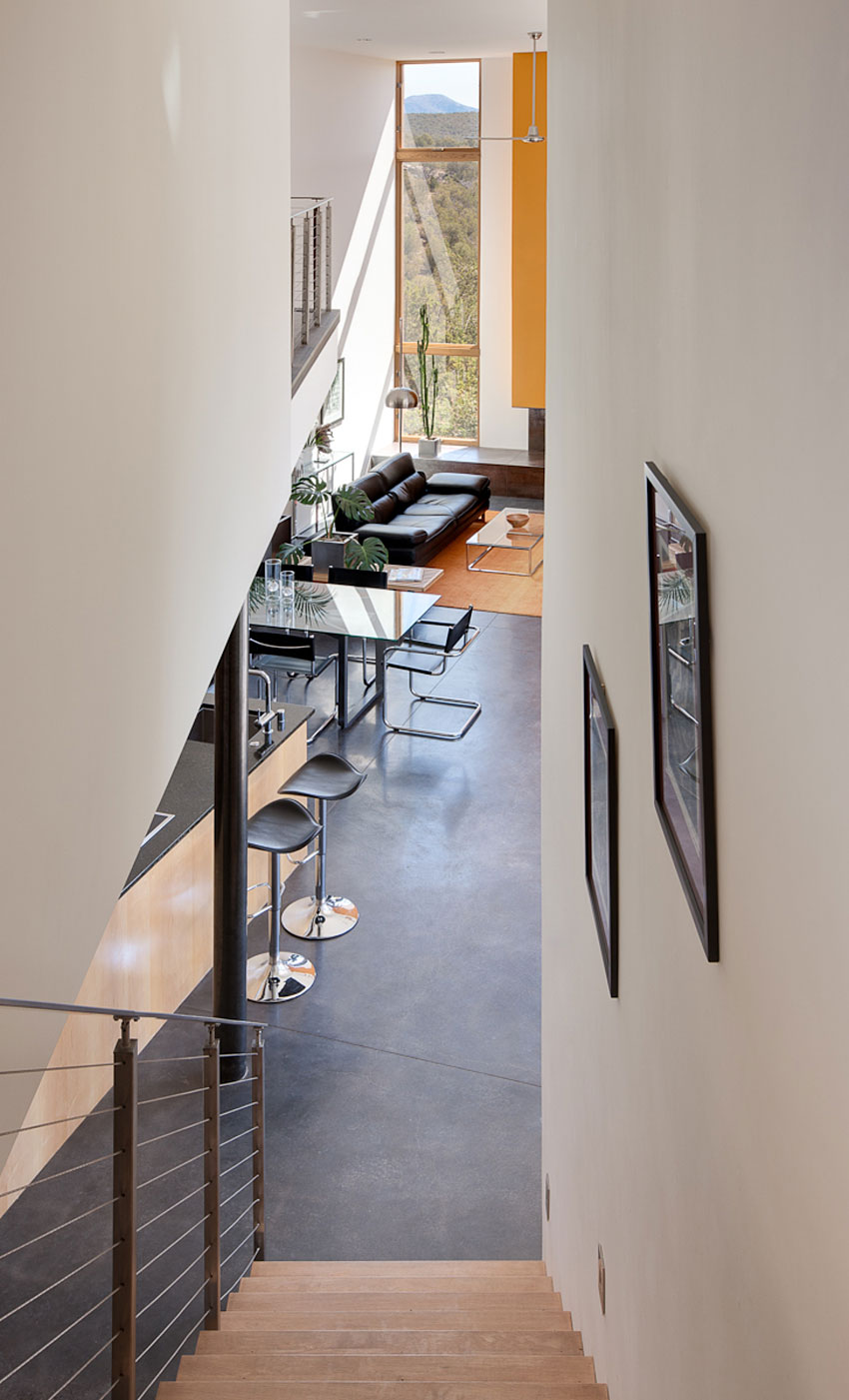 A Remarkable Modern House Built on a Steep Hill in Cedar Crest by Edward Fitzgerald Architects (7)