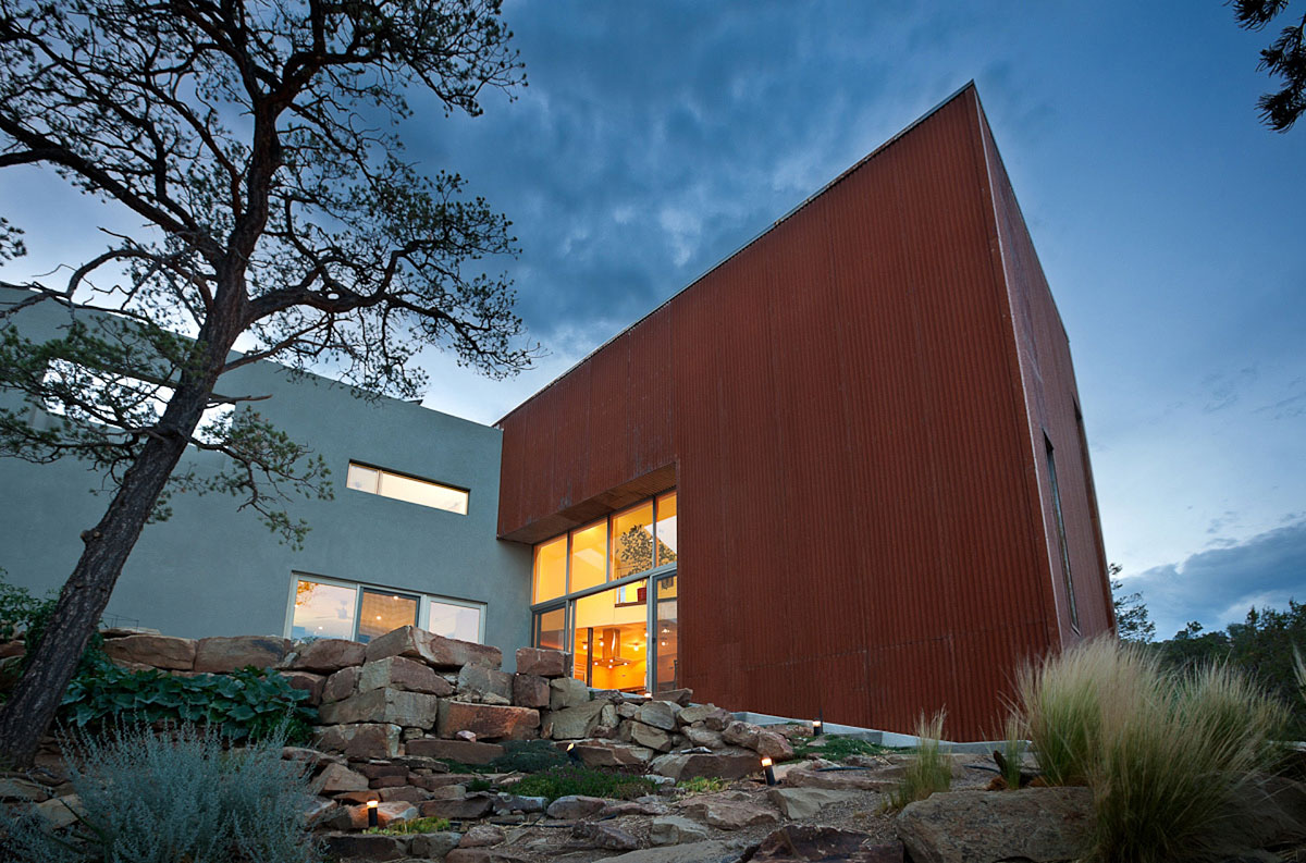 A Remarkable Modern House Built on a Steep Hill in Cedar Crest by Edward Fitzgerald Architects (9)