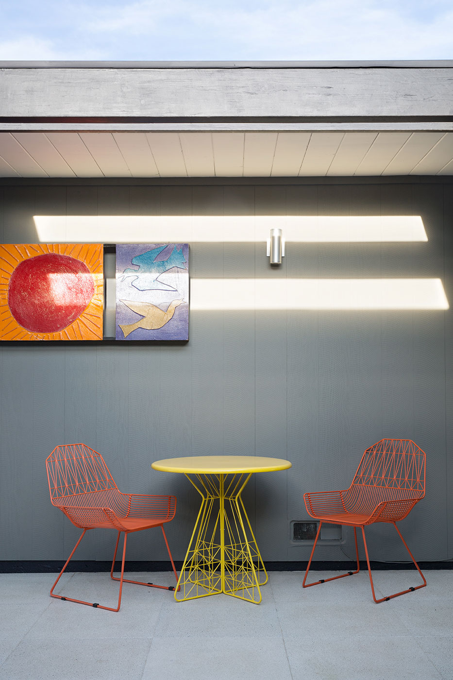 A Colorful and Warm Mid-Century Modern Home in Sunnyvale by Klopf Architecture (10)