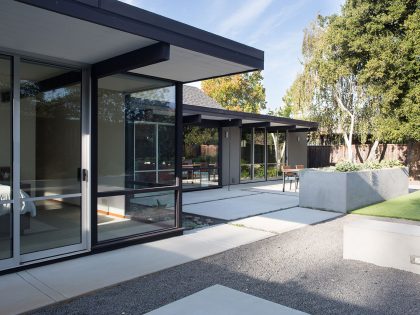 A Colorful and Warm Mid-Century Modern Home in Sunnyvale by Klopf Architecture (11)