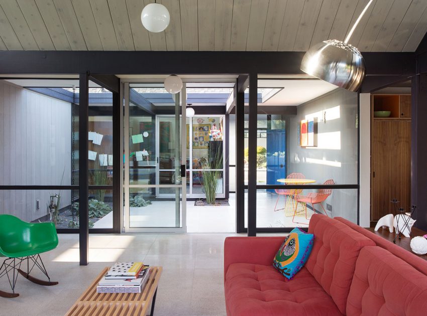 A Colorful and Warm Mid-Century Modern Home in Sunnyvale by Klopf Architecture (14)