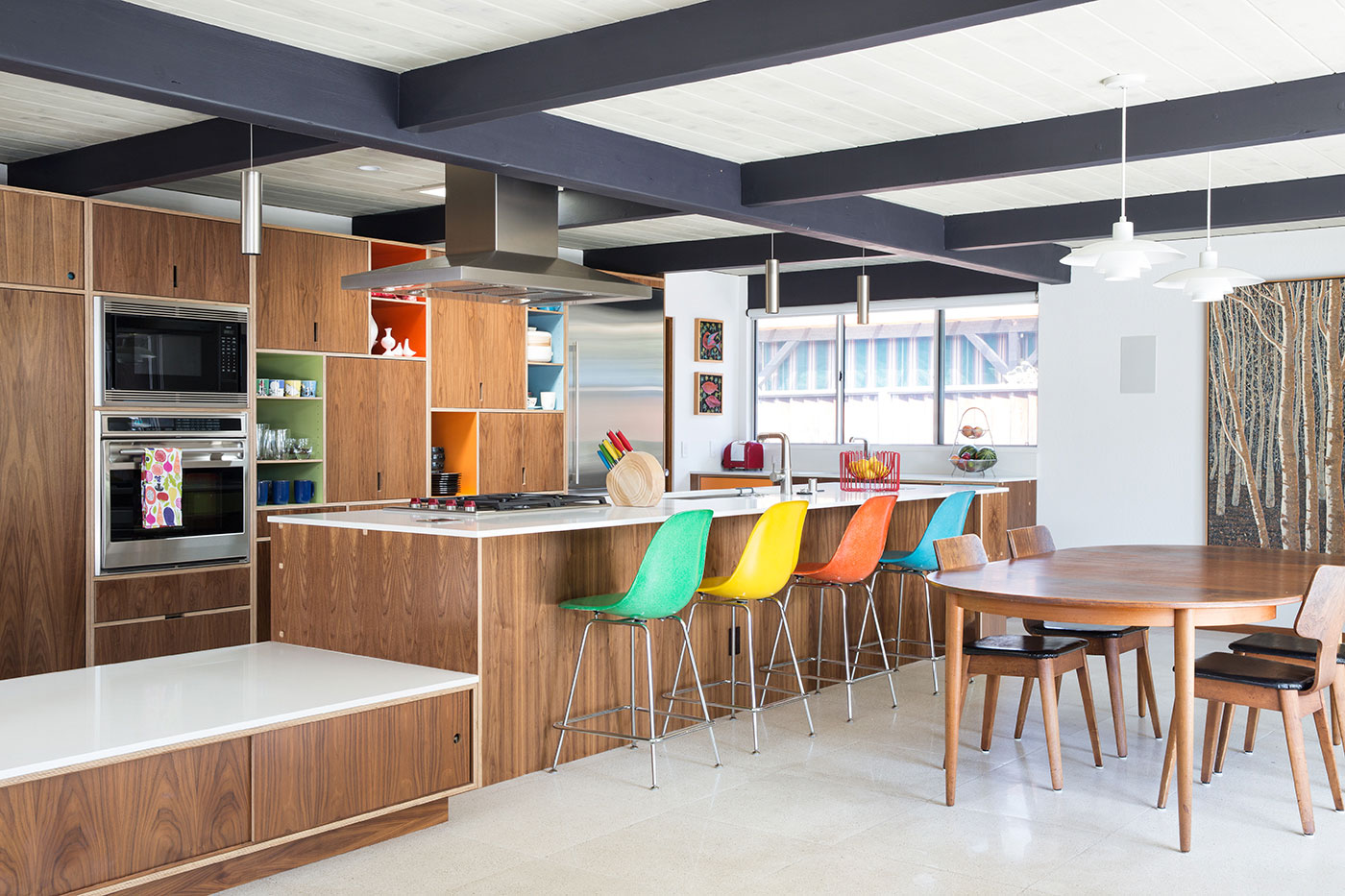 A Colorful and Warm Mid-Century Modern Home in Sunnyvale by Klopf Architecture (15)