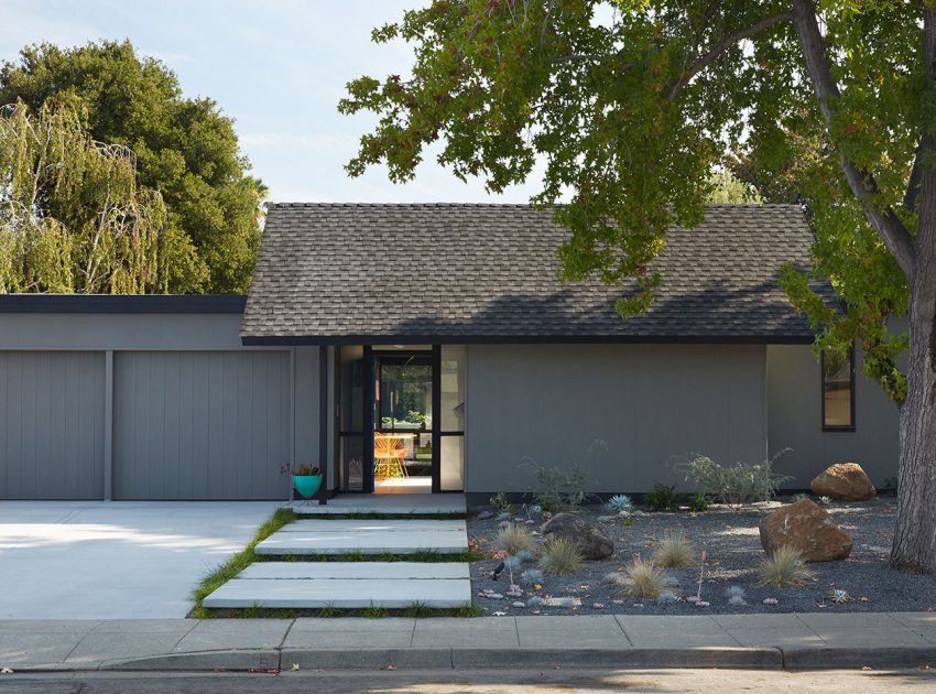 A Colorful and Warm Mid-Century Modern Home in Sunnyvale by Klopf Architecture (2)