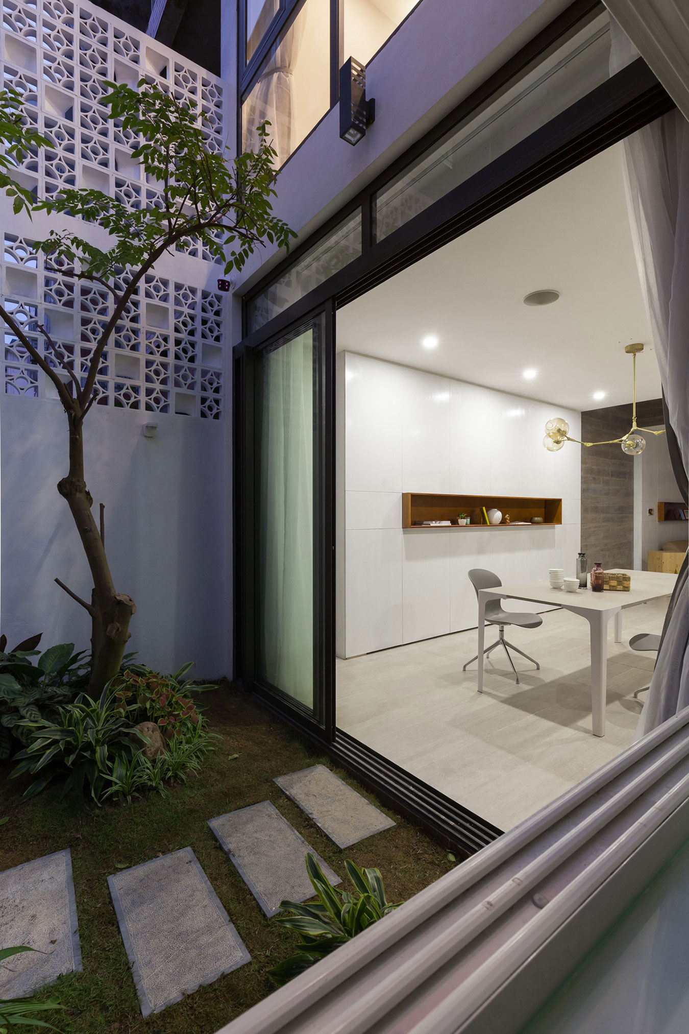 A Row House Transformed into a Bright Home with White Concrete Blocks in Vietnam by LANDMAK ARCHITECTURE (12)