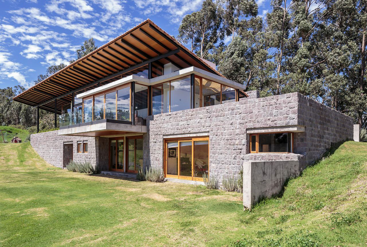 A Rustic Contemporary Home with Facade Composed of Stone and Glass Elements in Ecuador by Diez + Muller Arquitectos (1)