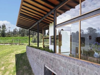 A Rustic Contemporary Home with Facade Composed of Stone and Glass Elements in Ecuador by Diez + Muller Arquitectos (4)