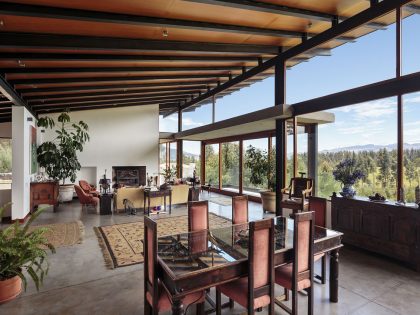 A Rustic Contemporary Home with Facade Composed of Stone and Glass Elements in Ecuador by Diez + Muller Arquitectos (8)