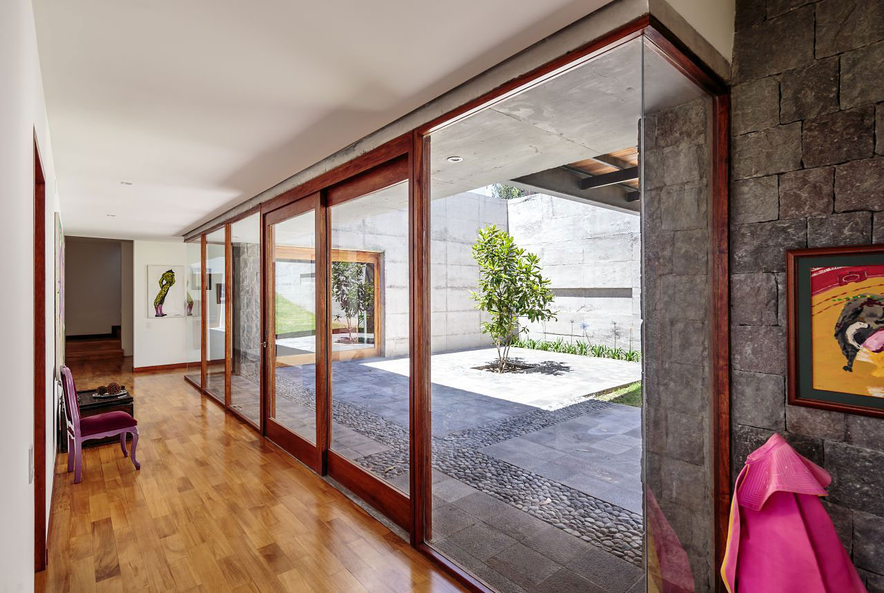 A Rustic Contemporary Home with Facade Composed of Stone and Glass Elements in Ecuador by Diez + Muller Arquitectos (9)