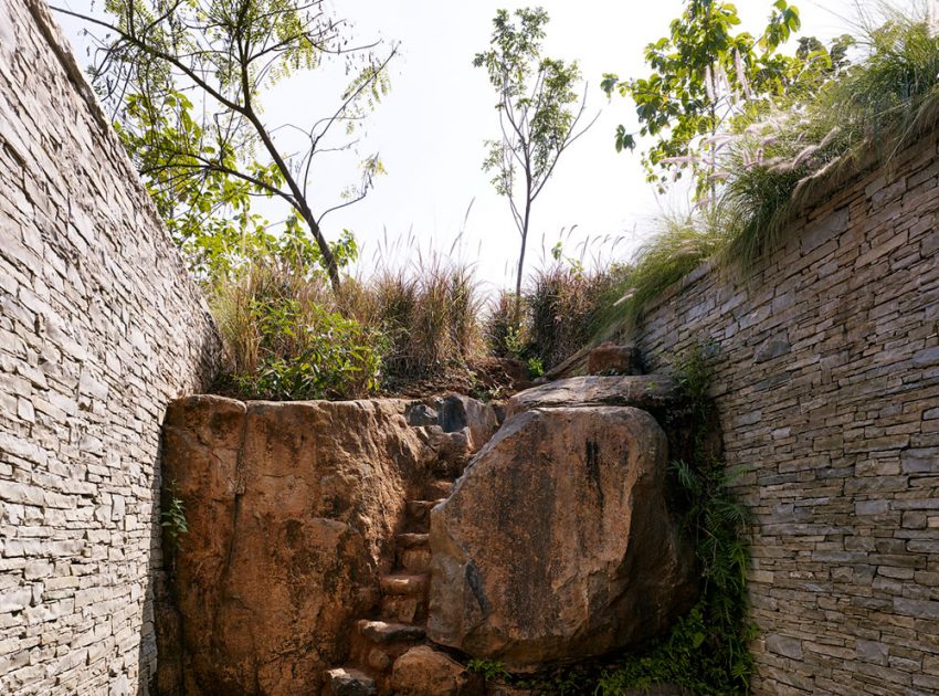 A Rustic Contemporary Home Nestled on Top of a Mountain in Harmony with Nature of Maharashtra by Architecture BRIO (11)