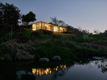 A Rustic Contemporary Home Nestled on Top of a Mountain in Harmony with Nature of Maharashtra by Architecture BRIO (20)