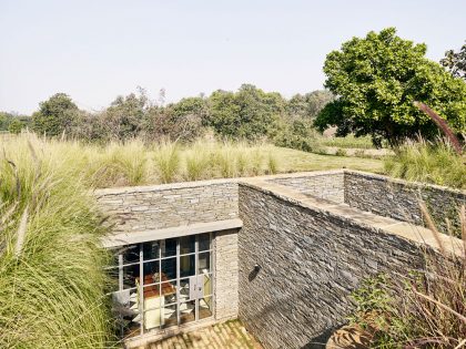 A Rustic Contemporary Home Nestled on Top of a Mountain in Harmony with Nature of Maharashtra by Architecture BRIO (9)