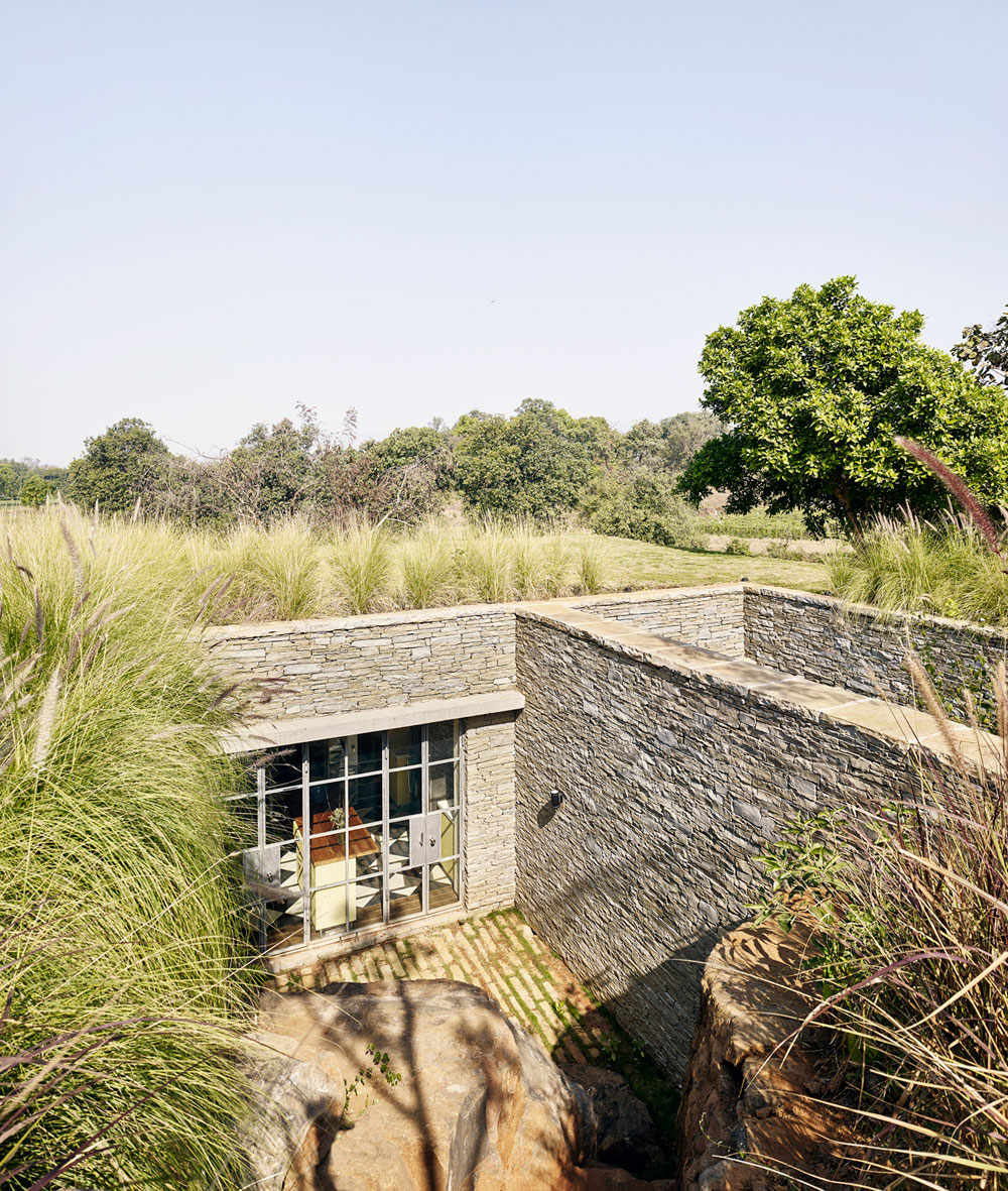 A Rustic Contemporary Home Nestled on Top of a Mountain in Harmony with Nature of Maharashtra by Architecture BRIO (9)