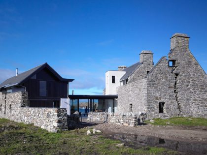 A Scottish Ruins Transformed Into an Exquisite Modern Home on the Isle of Coll by WT Architecture (1)