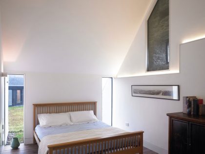 A Scottish Ruins Transformed Into an Exquisite Modern Home on the Isle of Coll by WT Architecture (10)