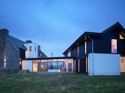 A Scottish Ruins Transformed Into an Exquisite Modern Home on the Isle of Coll by WT Architecture (12)