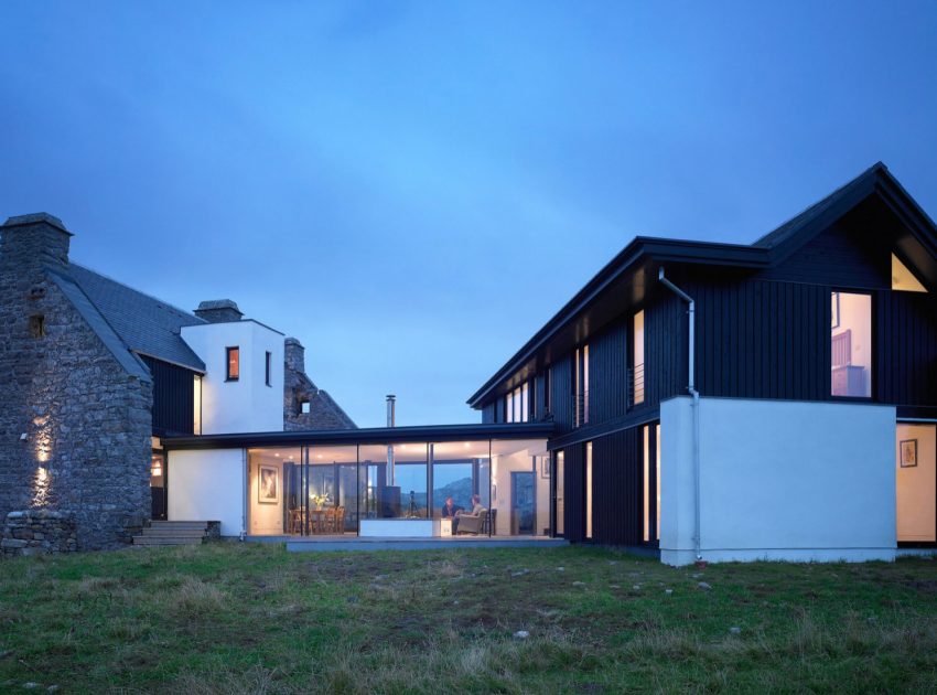 A Scottish Ruins Transformed Into an Exquisite Modern Home on the Isle of Coll by WT Architecture (12)
