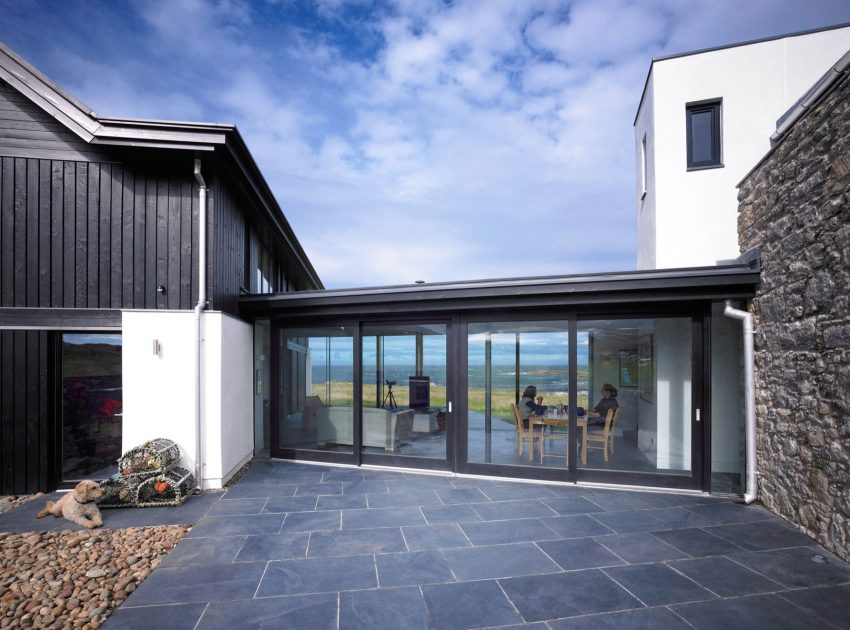 A Scottish Ruins Transformed Into an Exquisite Modern Home on the Isle of Coll by WT Architecture (3)