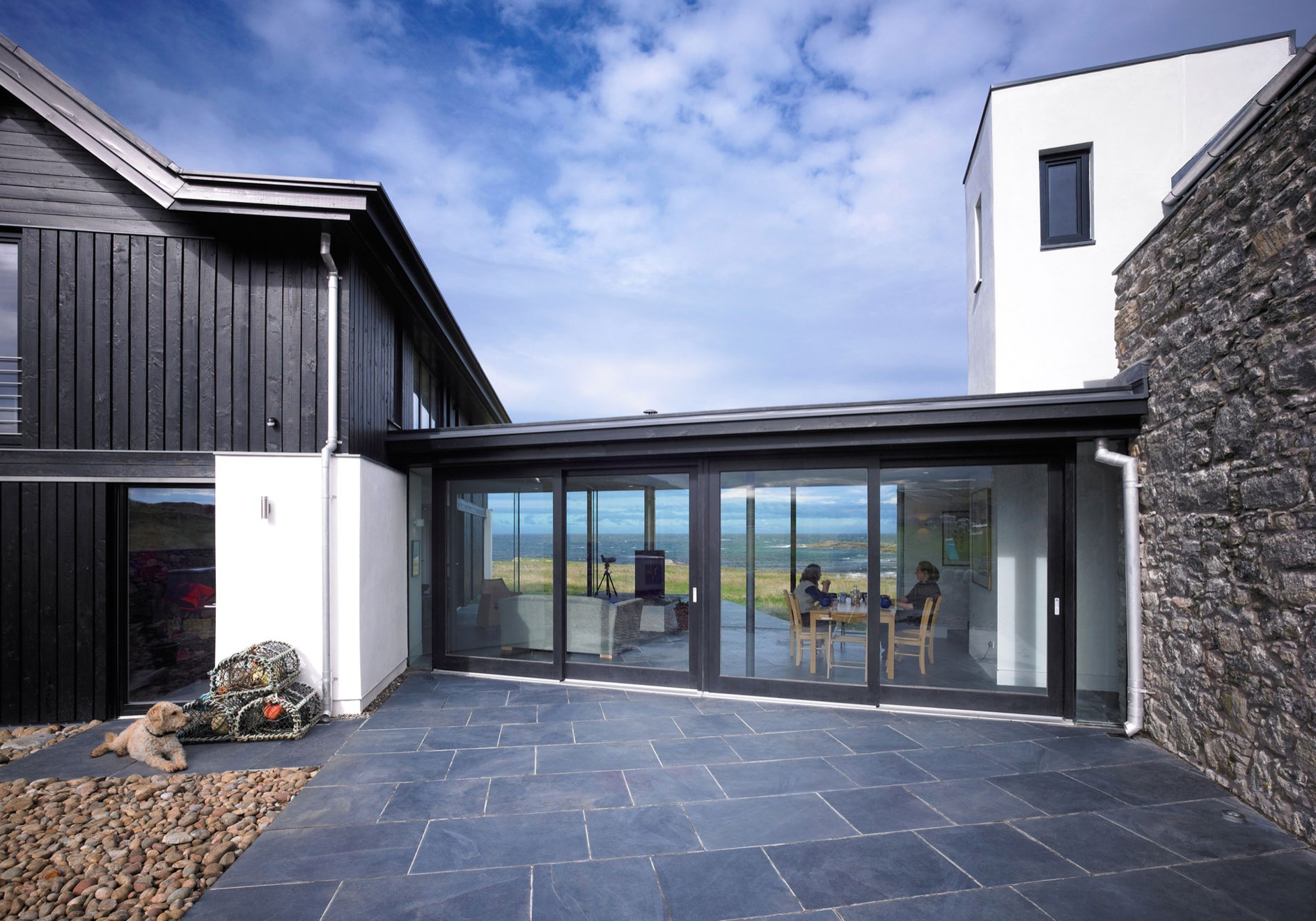 A Scottish Ruins Transformed Into an Exquisite Modern Home on the Isle of Coll by WT Architecture (3)