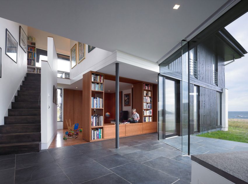 A Scottish Ruins Transformed Into an Exquisite Modern Home on the Isle of Coll by WT Architecture (6)