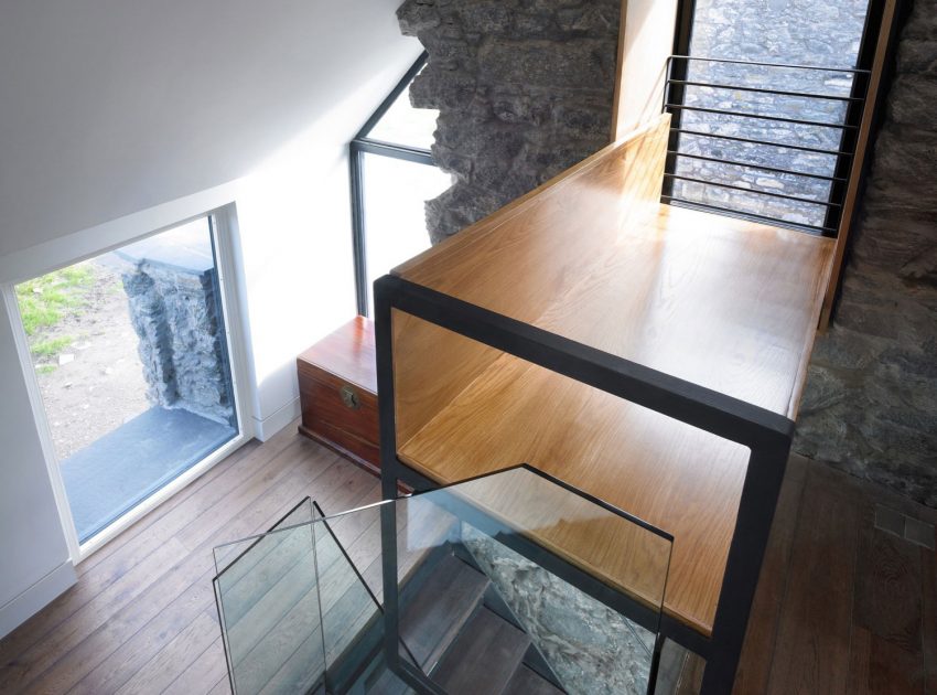 A Scottish Ruins Transformed Into an Exquisite Modern Home on the Isle of Coll by WT Architecture (8)
