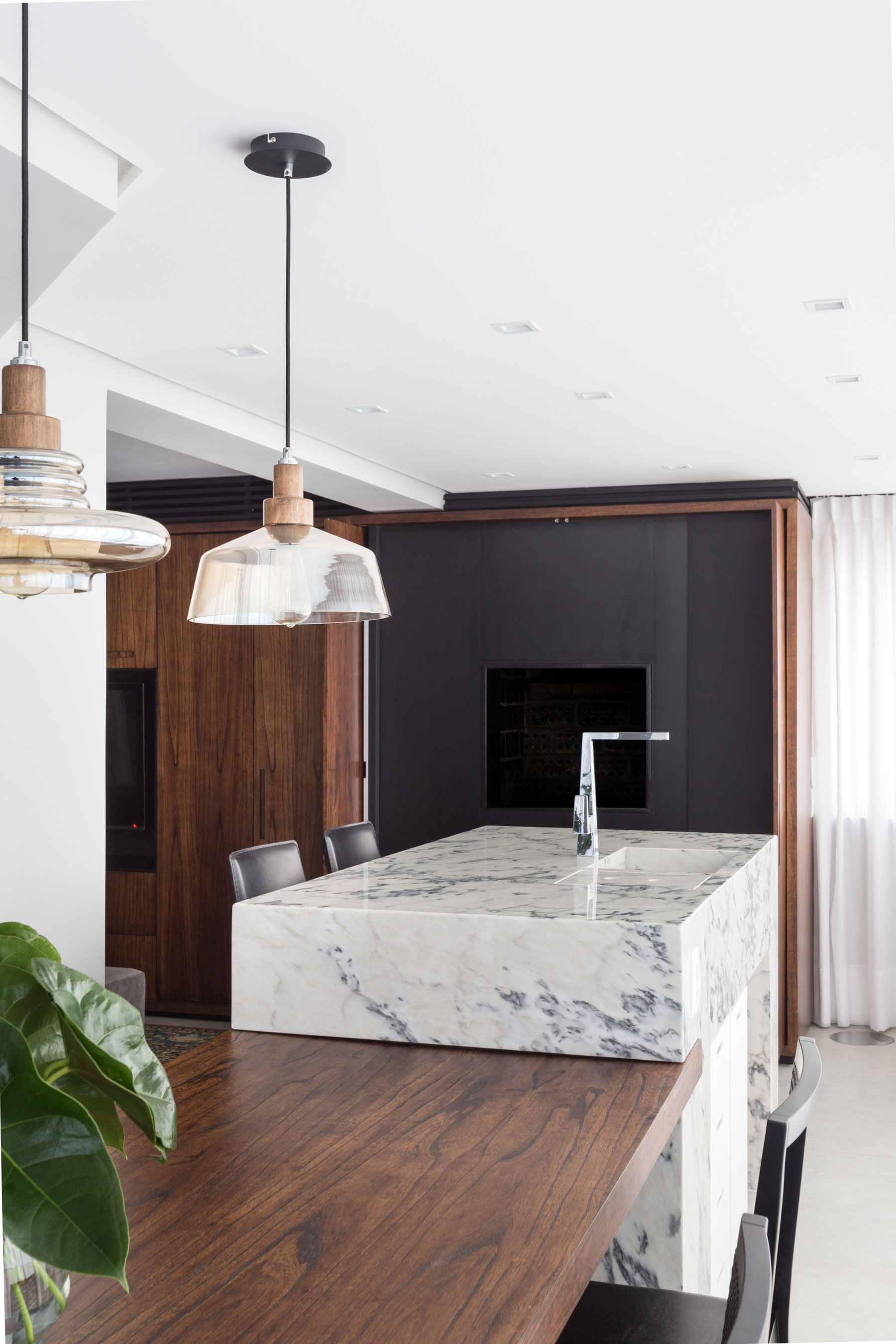 A Simple, Functional and Elegant Contemporary Home in Porto Alegre by AMBIDESTRO (10)