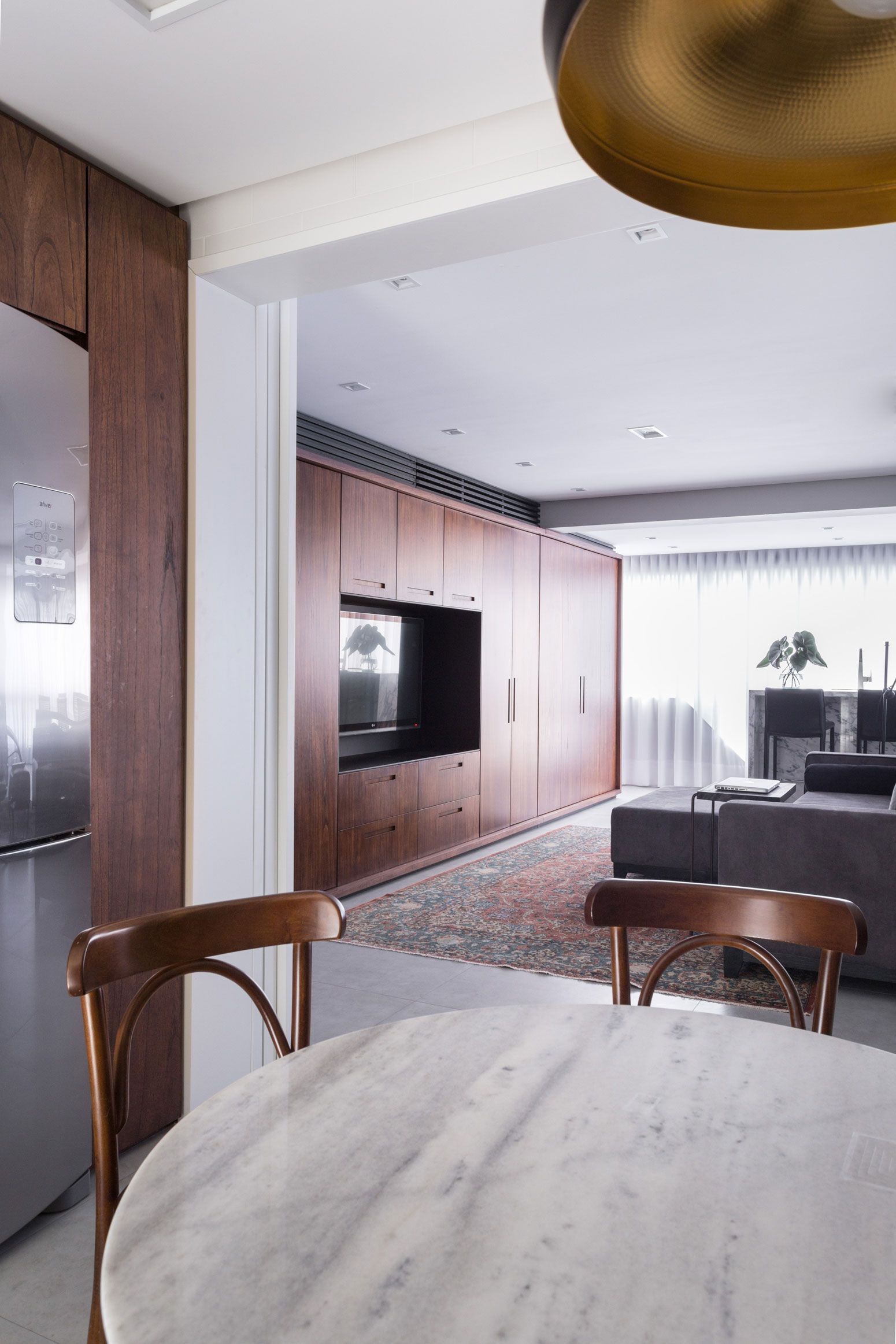 A Simple, Functional and Elegant Contemporary Home in Porto Alegre by AMBIDESTRO (13)