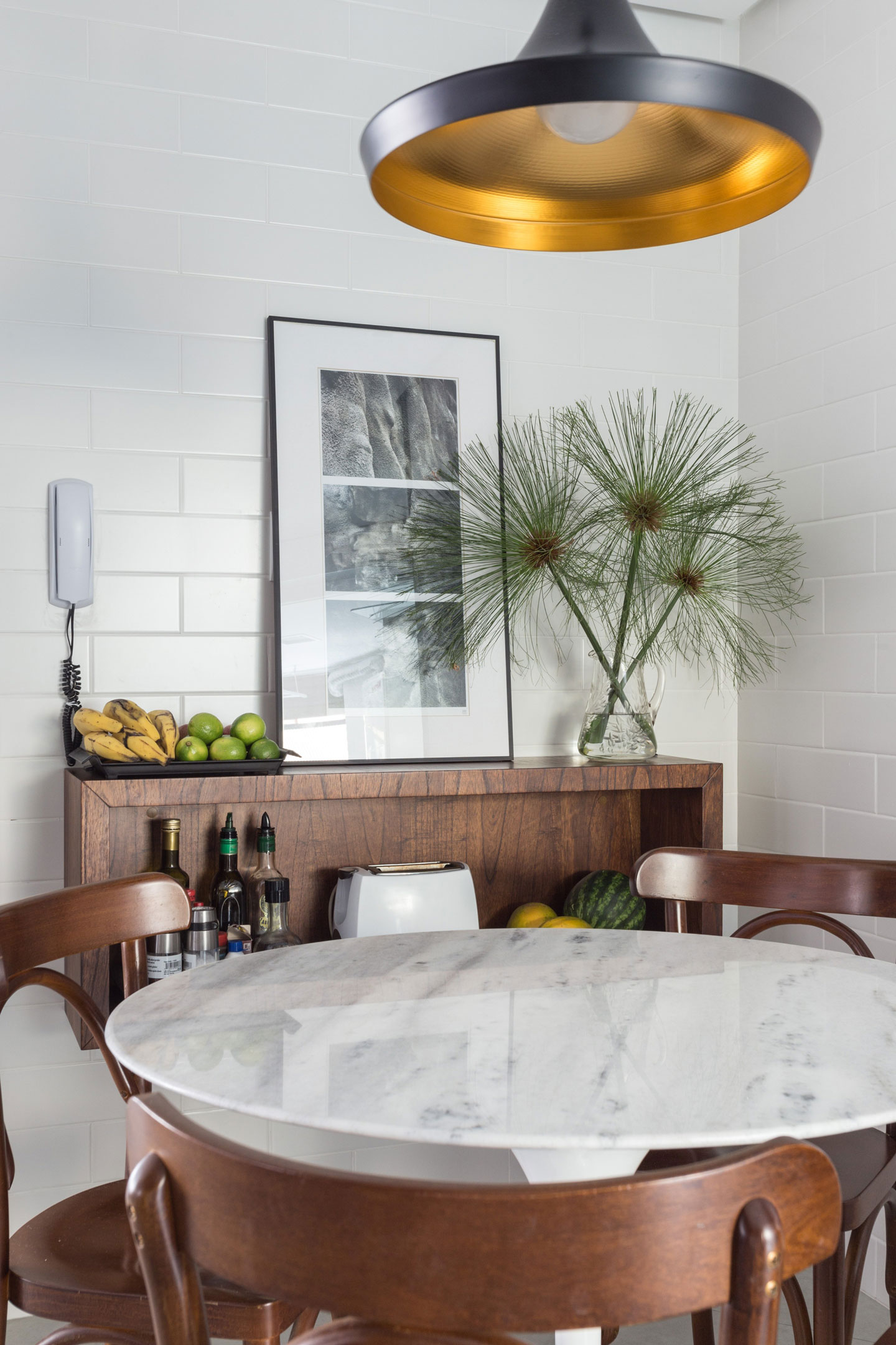 A Simple, Functional and Elegant Contemporary Home in Porto Alegre by AMBIDESTRO (16)