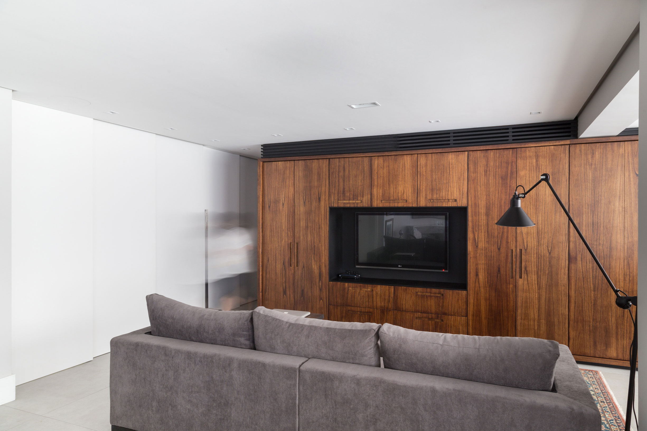 A Simple, Functional and Elegant Contemporary Home in Porto Alegre by AMBIDESTRO (2)