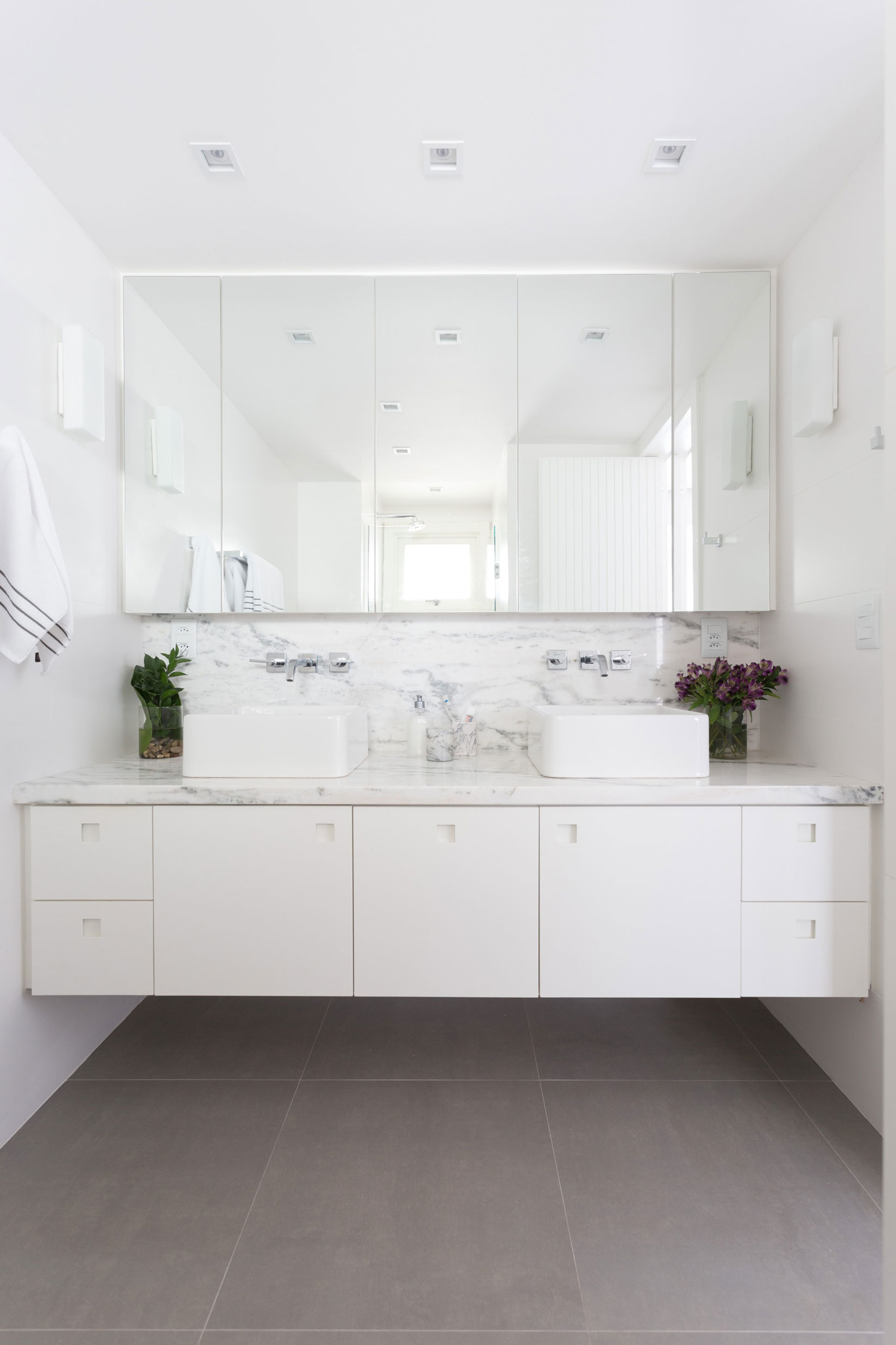 A Simple, Functional and Elegant Contemporary Home in Porto Alegre by AMBIDESTRO (29)