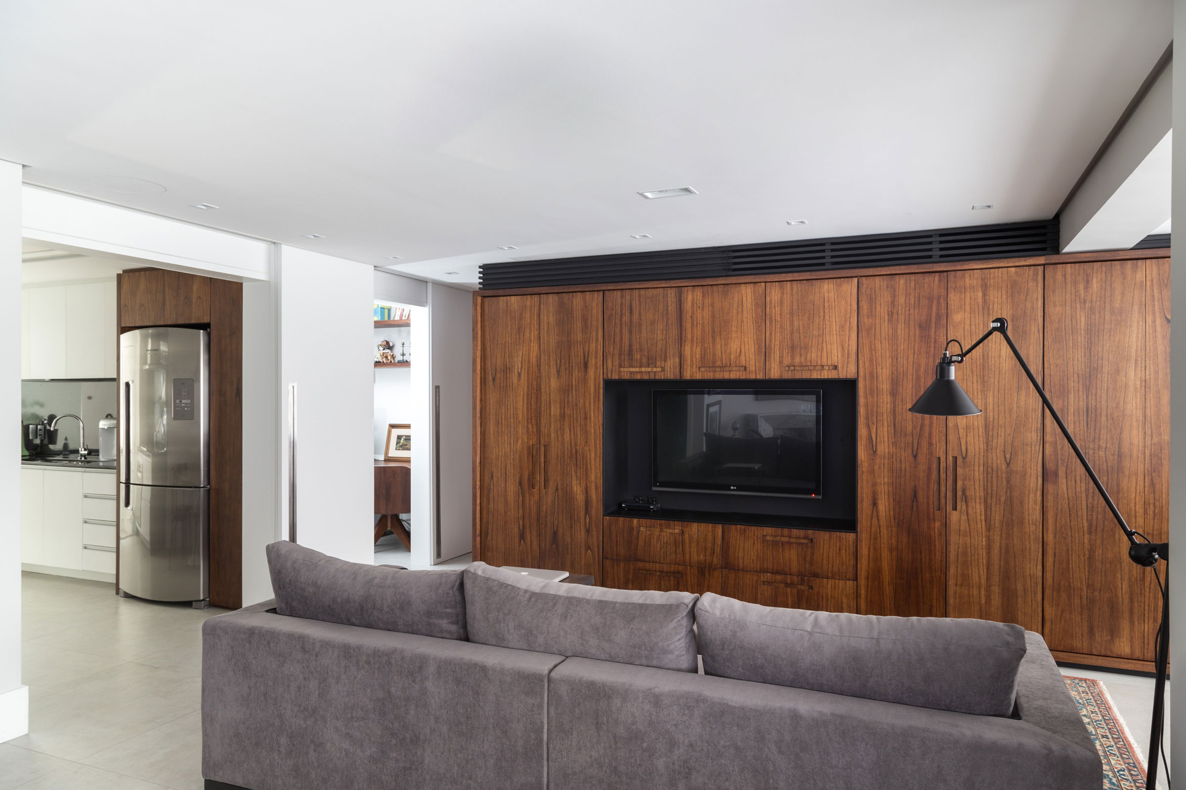 A Simple, Functional and Elegant Contemporary Home in Porto Alegre by AMBIDESTRO (3)