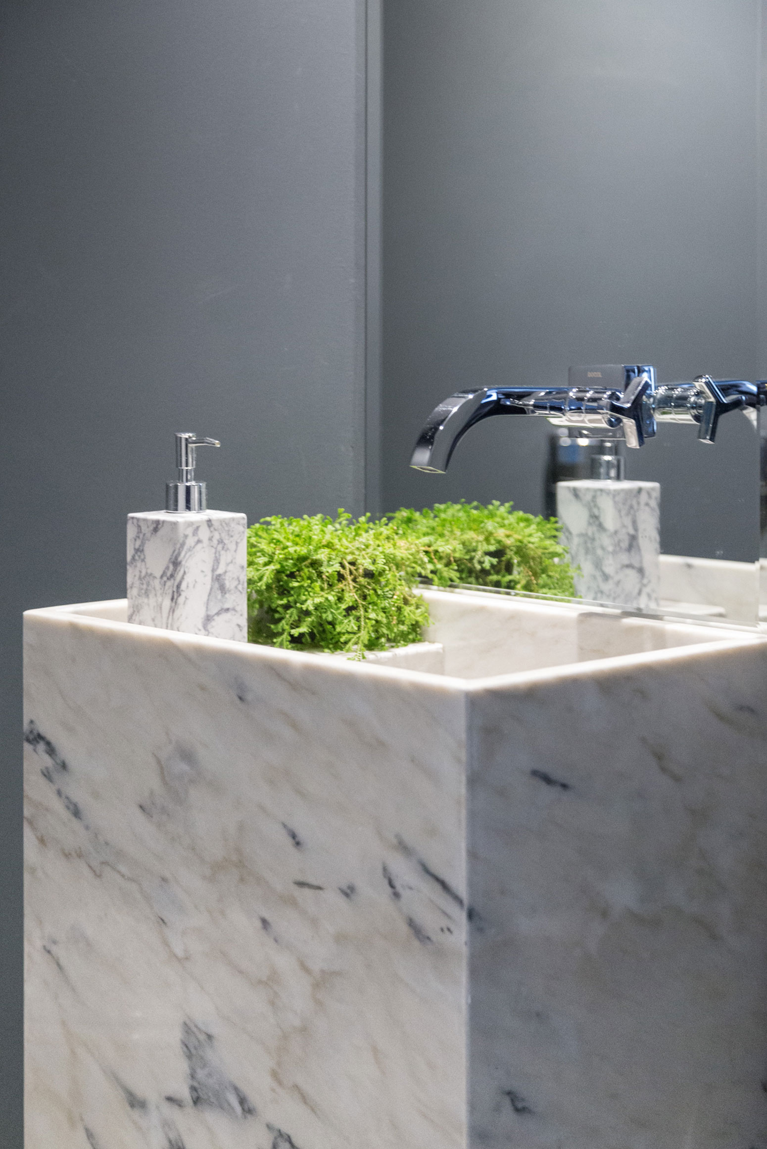 A Simple, Functional and Elegant Contemporary Home in Porto Alegre by AMBIDESTRO (31)