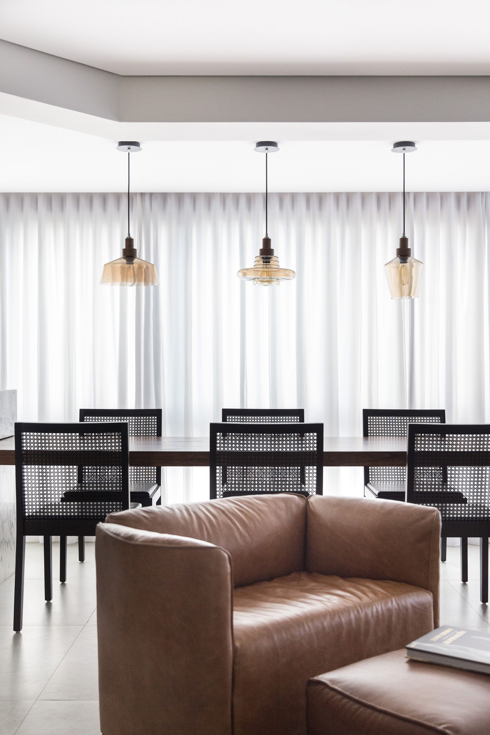 A Simple, Functional and Elegant Contemporary Home in Porto Alegre by AMBIDESTRO (4)