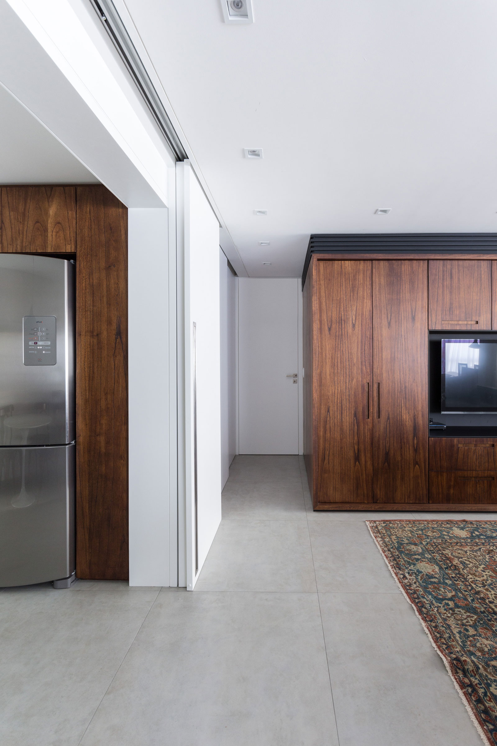 A Simple, Functional and Elegant Contemporary Home in Porto Alegre by AMBIDESTRO (9)