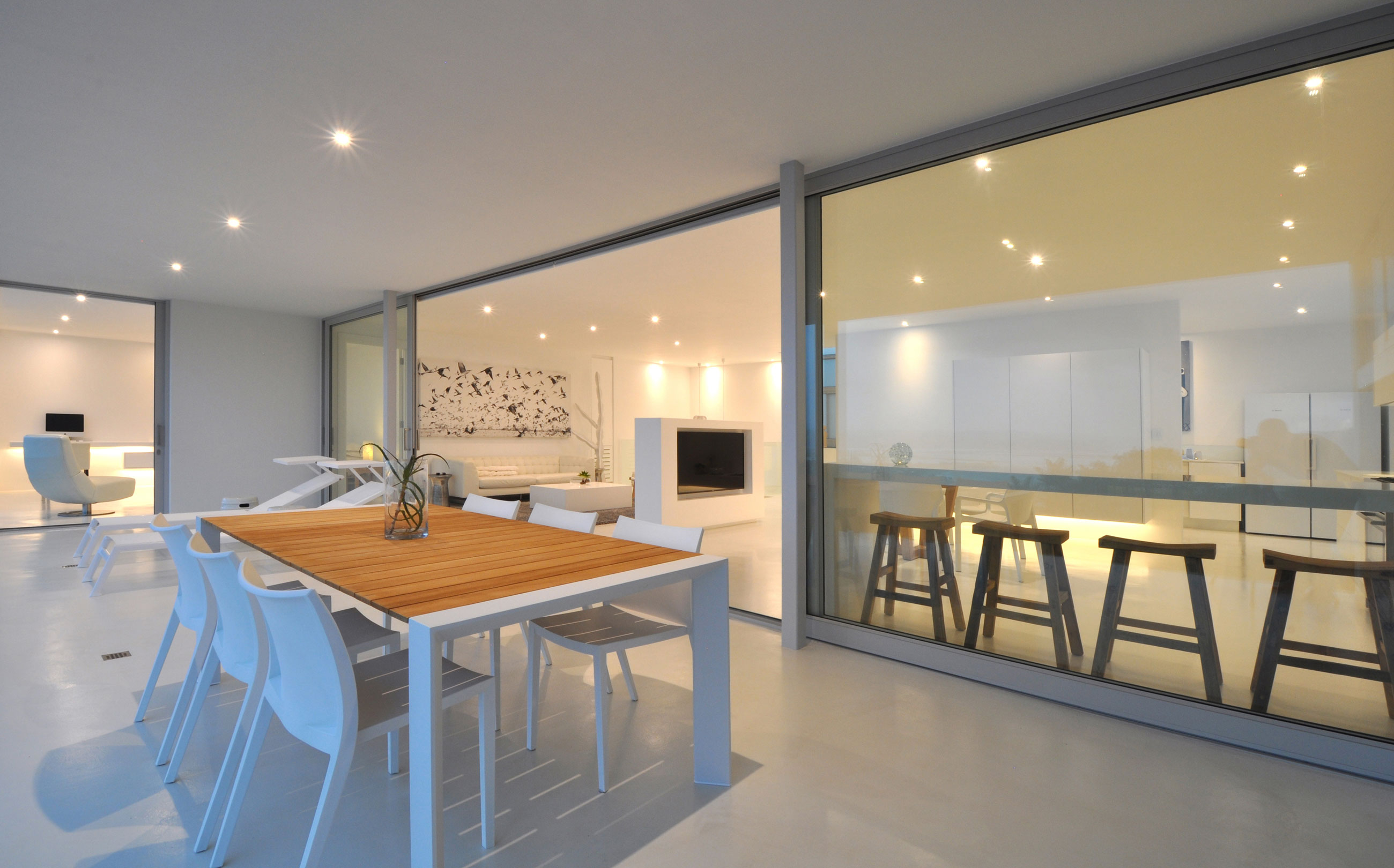 A Sleek Contemporary Home with Stylish and Practical Interiors in Knysna, South Africa by Studiovision Architecture (10)