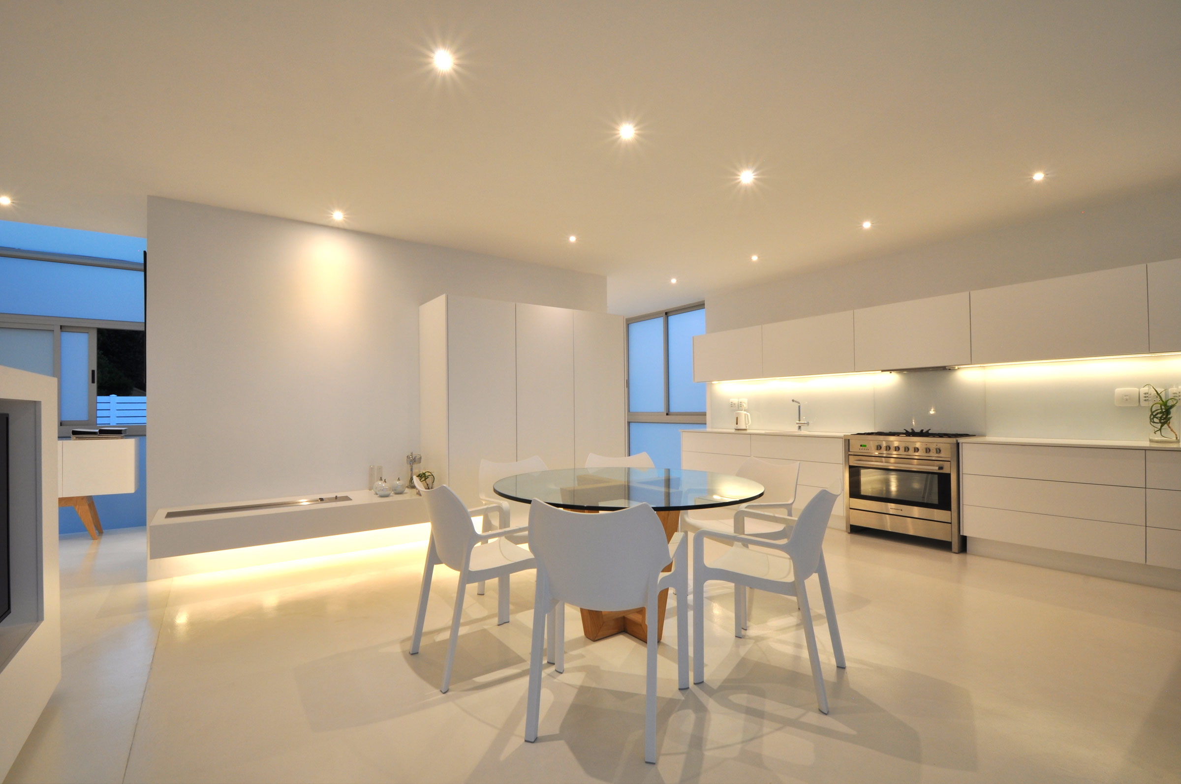 A Sleek Contemporary Home with Stylish and Practical Interiors in Knysna, South Africa by Studiovision Architecture (13)