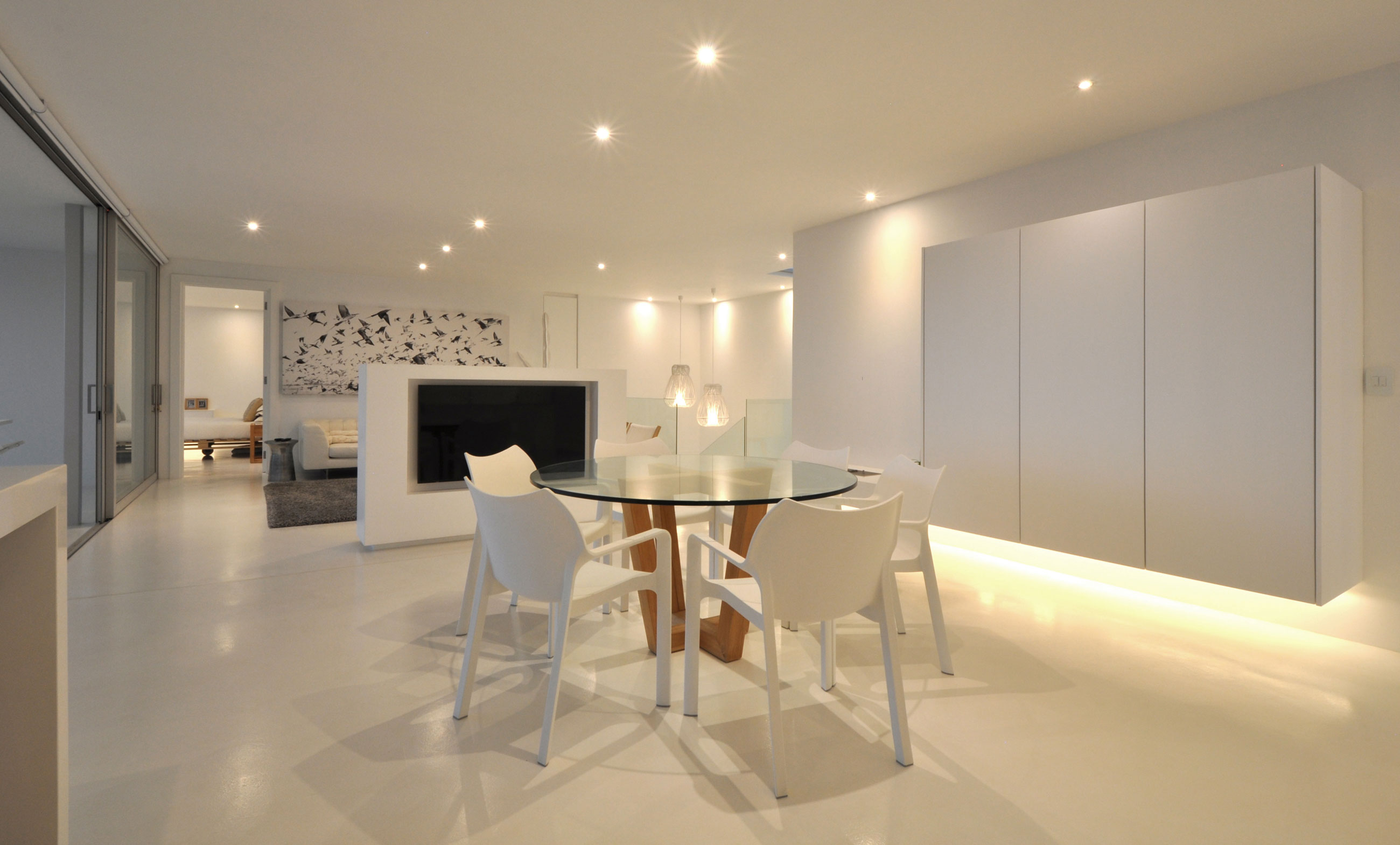 A Sleek Contemporary Home with Stylish and Practical Interiors in Knysna, South Africa by Studiovision Architecture (14)