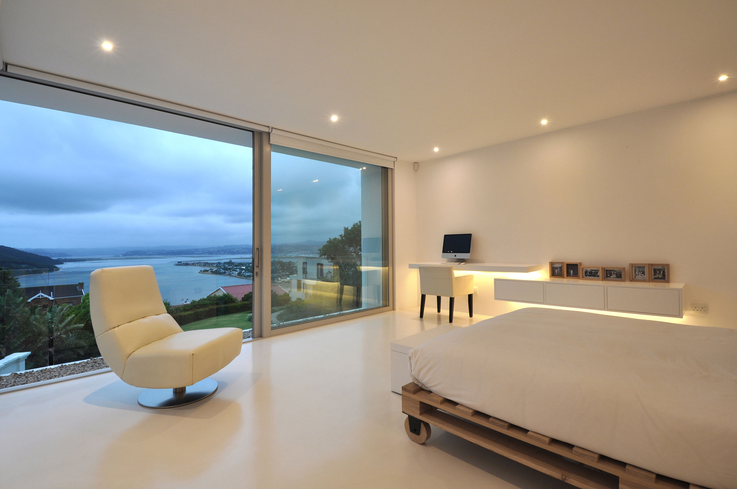 A Sleek Contemporary Home with Stylish and Practical Interiors in Knysna, South Africa by Studiovision Architecture (17)