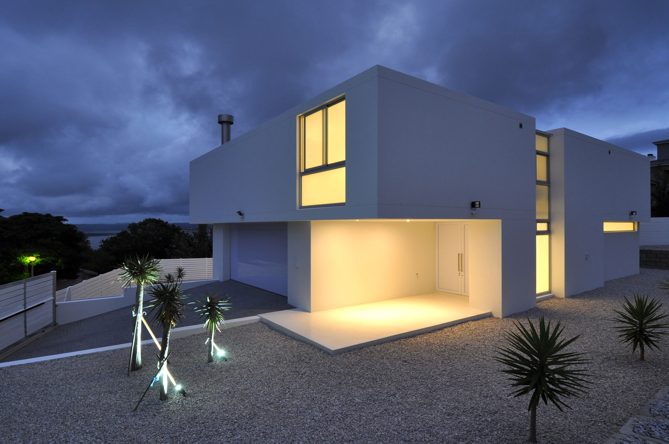 A Sleek Contemporary Home with Stylish and Practical Interiors in Knysna, South Africa by Studiovision Architecture (2)