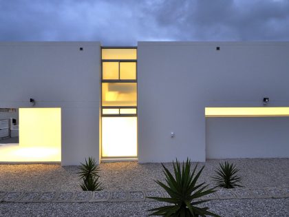 A Sleek Contemporary Home with Stylish and Practical Interiors in Knysna, South Africa by Studiovision Architecture (3)