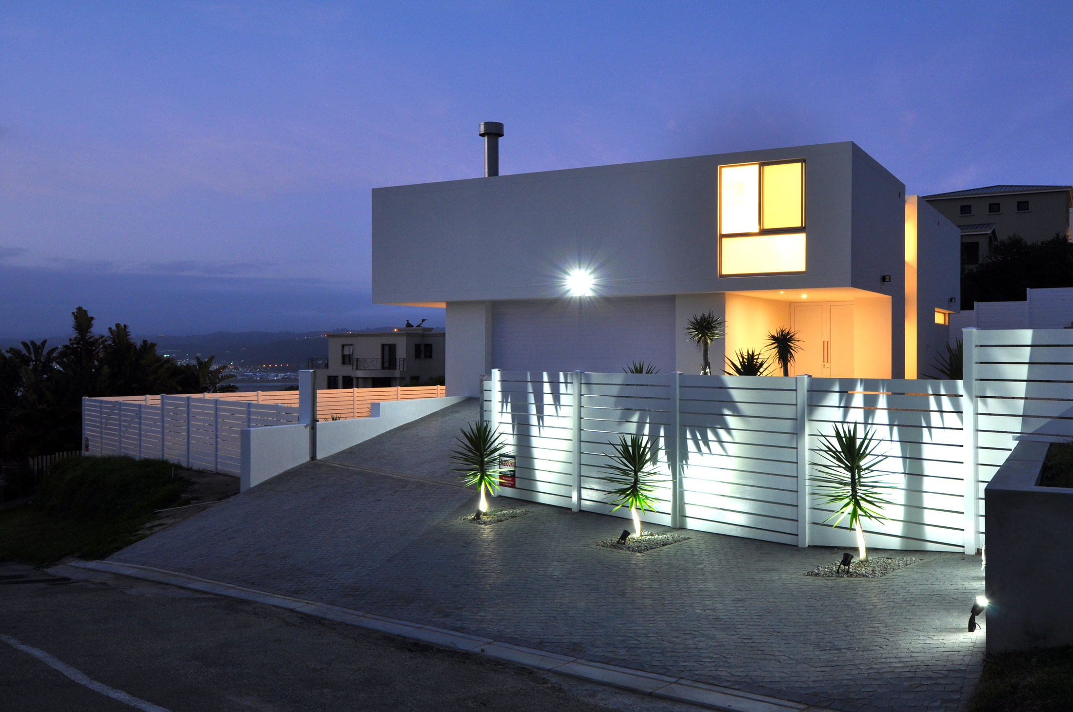 A Sleek Contemporary Home with Stylish and Practical Interiors in Knysna, South Africa by Studiovision Architecture (5)