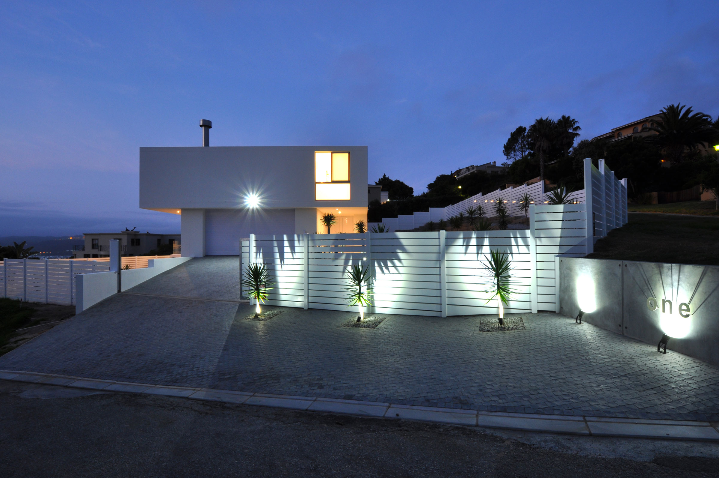 A Sleek Contemporary Home with Stylish and Practical Interiors in Knysna, South Africa by Studiovision Architecture (6)