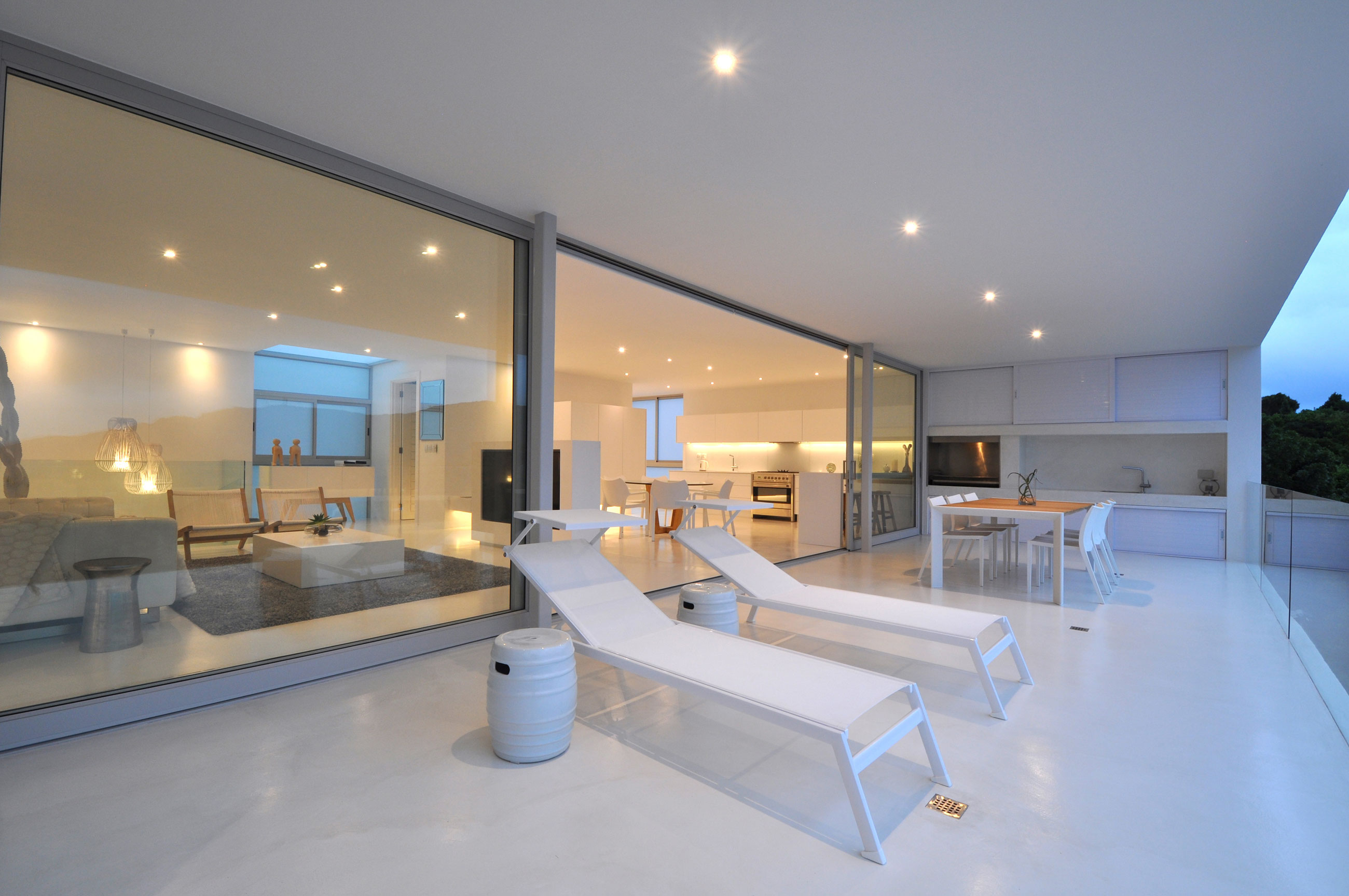 A Sleek Contemporary Home with Stylish and Practical Interiors in Knysna, South Africa by Studiovision Architecture (9)