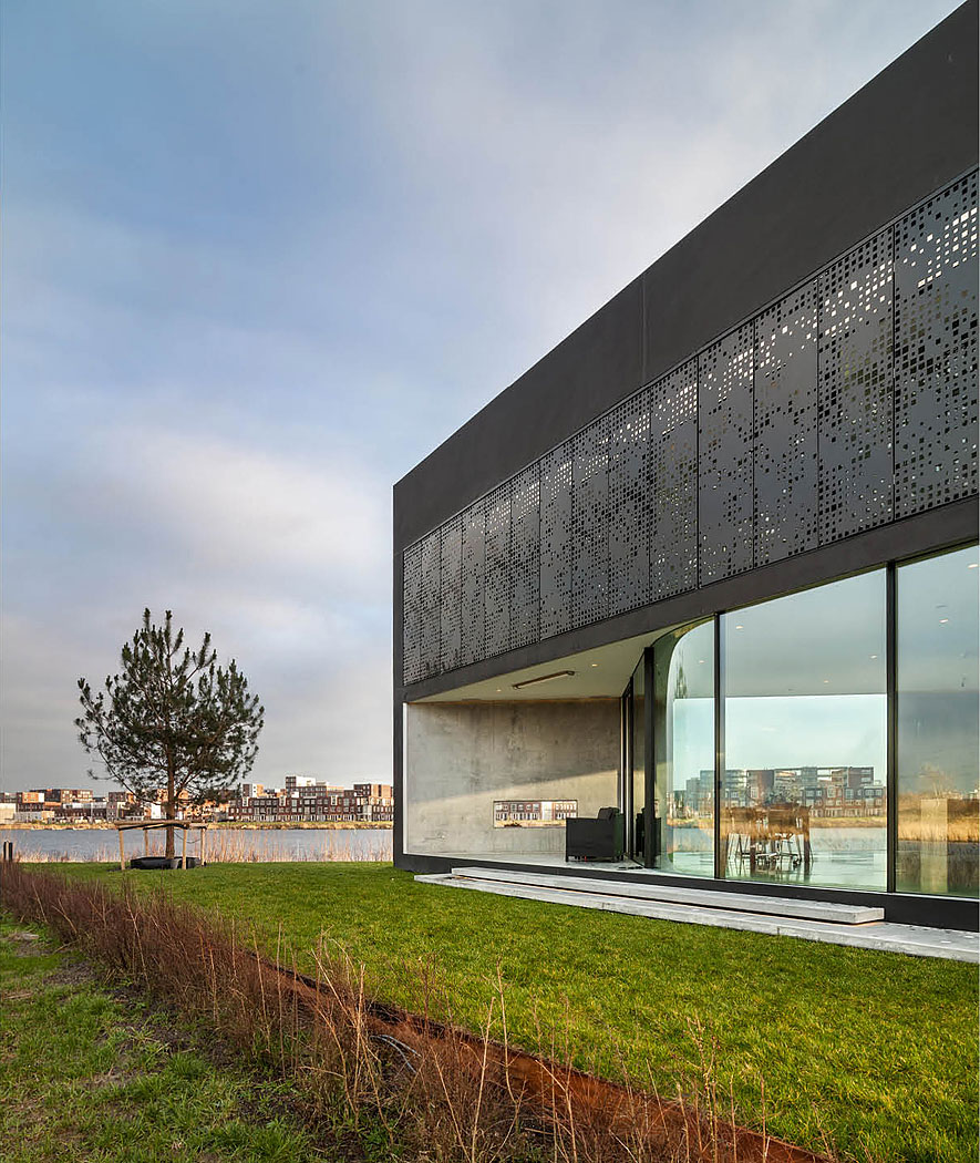 A Sleek and Bright Contemporary Home Surrounded by Water with Spectacular Views in Amsterdam by Studioninedots (2)