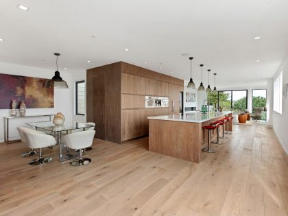 A Sleek and Light-Filled Modern Home with City Skyline Views in Noe Valley by Favreau Design (6)