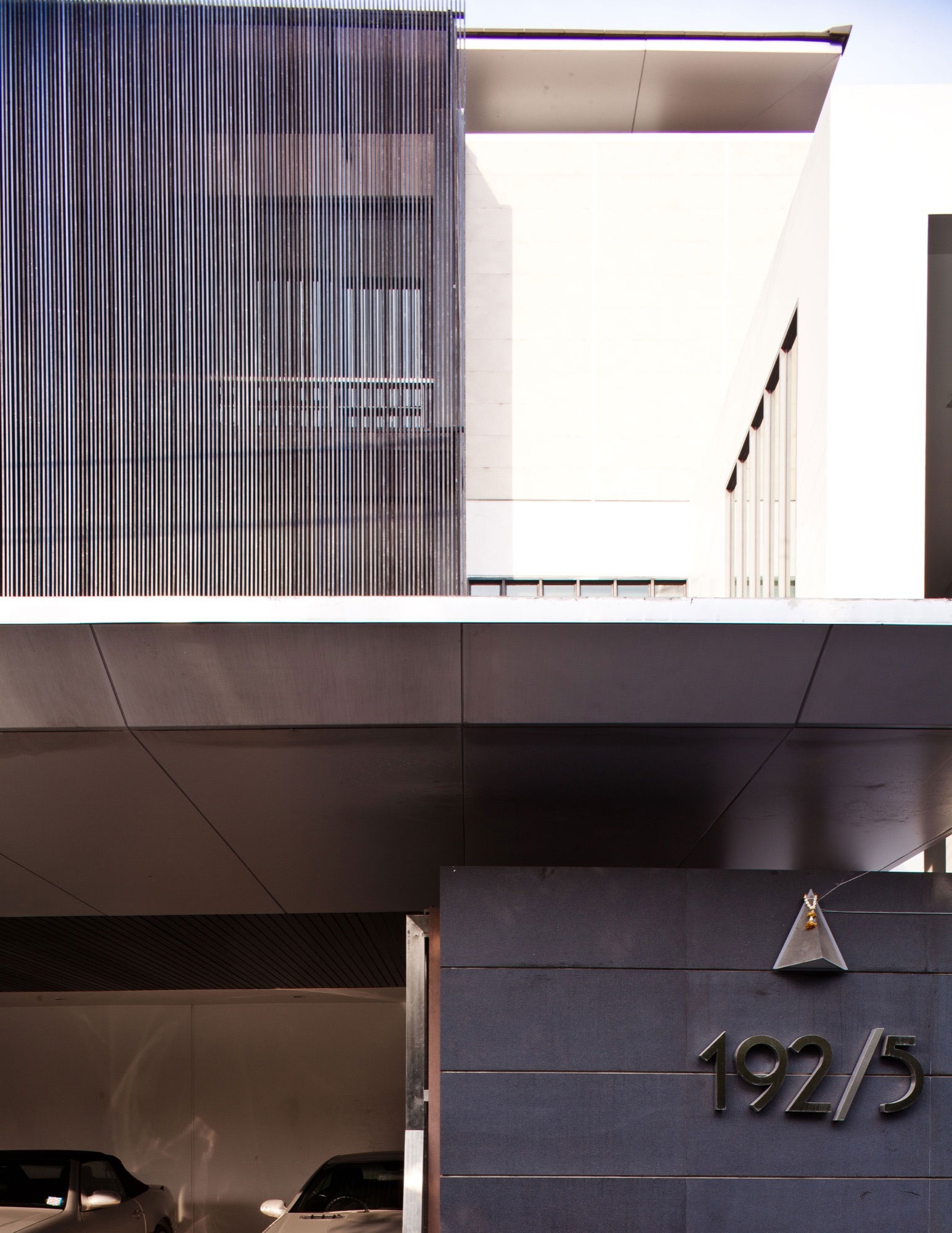 A Sleek and Sophisticated Contemporary Home in Bangkok by Archimontage Design Fields Sophisticated (2)