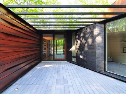 A Small Contemporary Home Nestled in a Nature Forest on the Shores of Lake Michigan by Johnsen Schmaling Architects (2)