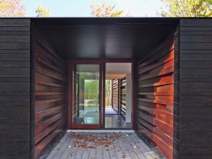 A Small Contemporary Home Nestled in a Nature Forest on the Shores of Lake Michigan by Johnsen Schmaling Architects (4)